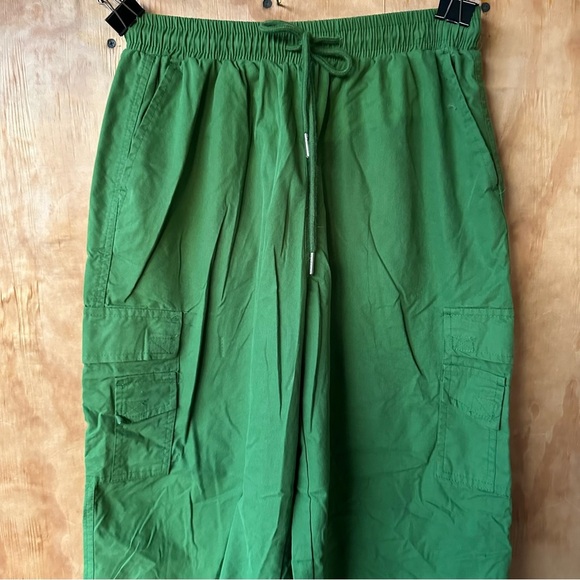 Forever 21 Kelly Green Pull On Cargo Joggers - Picture 2 of 10